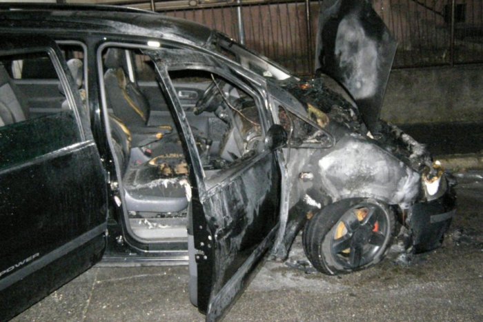 Ilustračný obrázok k článku V Hlohovci vyčíňal podpaľač: Takto plamene zničili zaparkované autá!