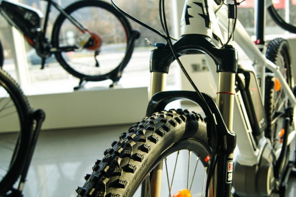Ilustračný obrázok k článku Netradičný inzerát z radnice: Našli sa dva horské bicykle, prídite si po ne! Má to však háčik :)