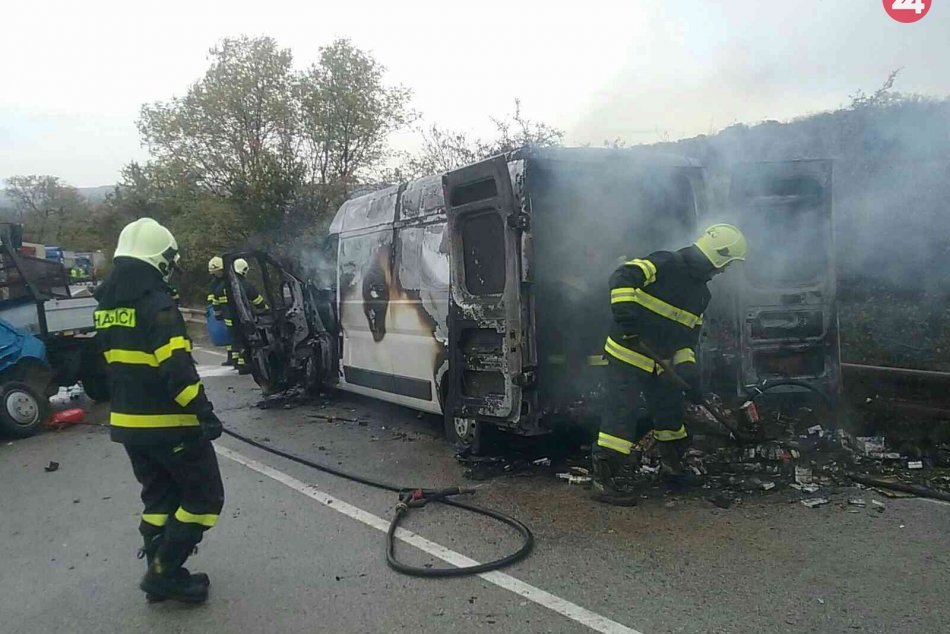 Ilustračný obrázok k článku Tragická zrážka dodávok si vyžiadal dva životy: Jedno z áut zachvátili plamene