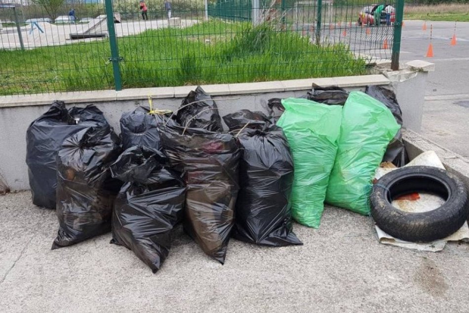 Krajšie a čistejšie mesto: Dobrovoľníci zatočili s odpadkami v uliciach Hlohovca